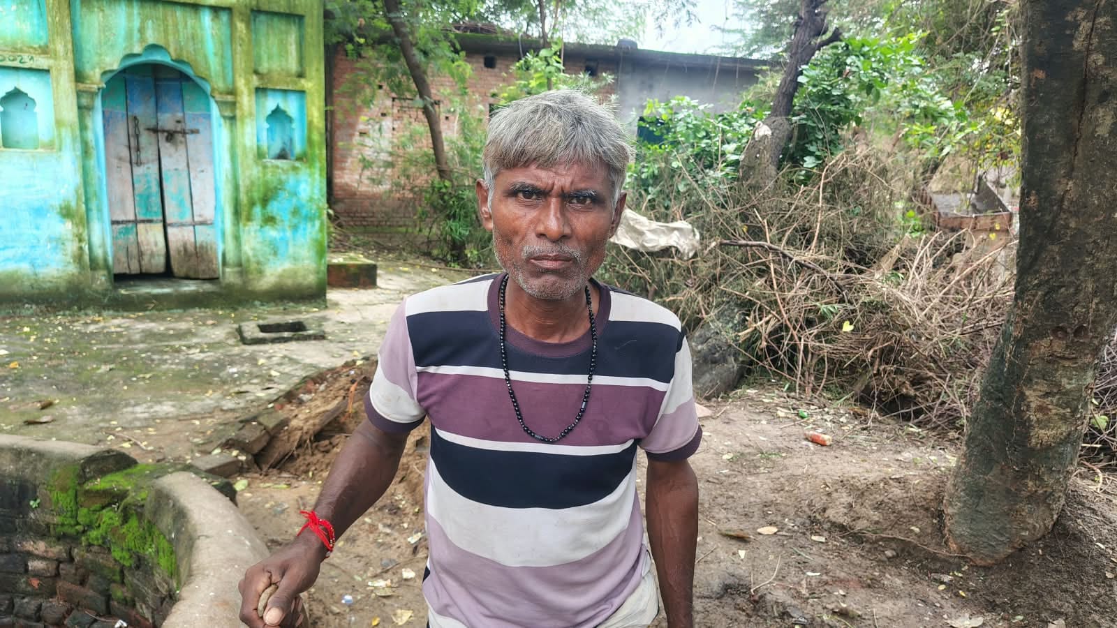 फोटो-13-सैमरा के स्वास्थ्य उपकेंद्र में और आसपास भरा पानी। अमर उजाला फोटो-13-सैमरा के स्वास्थ्य उपकेंद्र में और आसपास भरा पानी। अमर उजाला