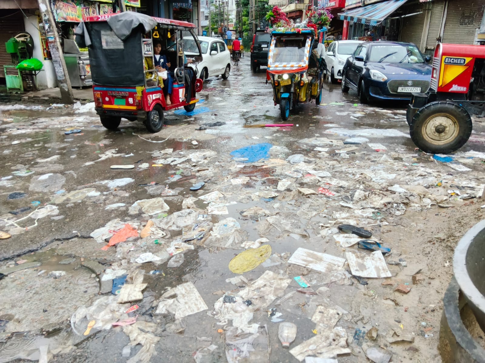 फोटो : बारिश में मस्ती: सोनीपत में बारिश के बीच बच्चों को बाइक पर बैठाकर सेक्टर-12 से गुजरता अ फोटो : बारिश में मस्ती: सोनीपत में बारिश के बीच बच्चों को बाइक पर बैठाकर सेक्टर-12 से गुजरता अ