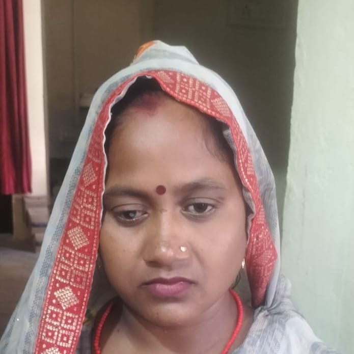 फोटो07एचएएमपी-04 शिकायत करने जाती महिलाएं। संवाद फोटो07एचएएमपी-04 शिकायत करने जाती महिलाएं। संवाद