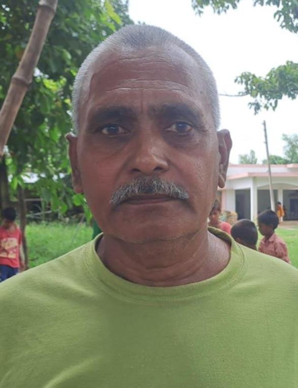 पिपरहवा गांव के पास खेत की कटान करती राप्ती नदी।- पिपरहवा गांव के पास खेत की कटान करती राप्ती नदी।-