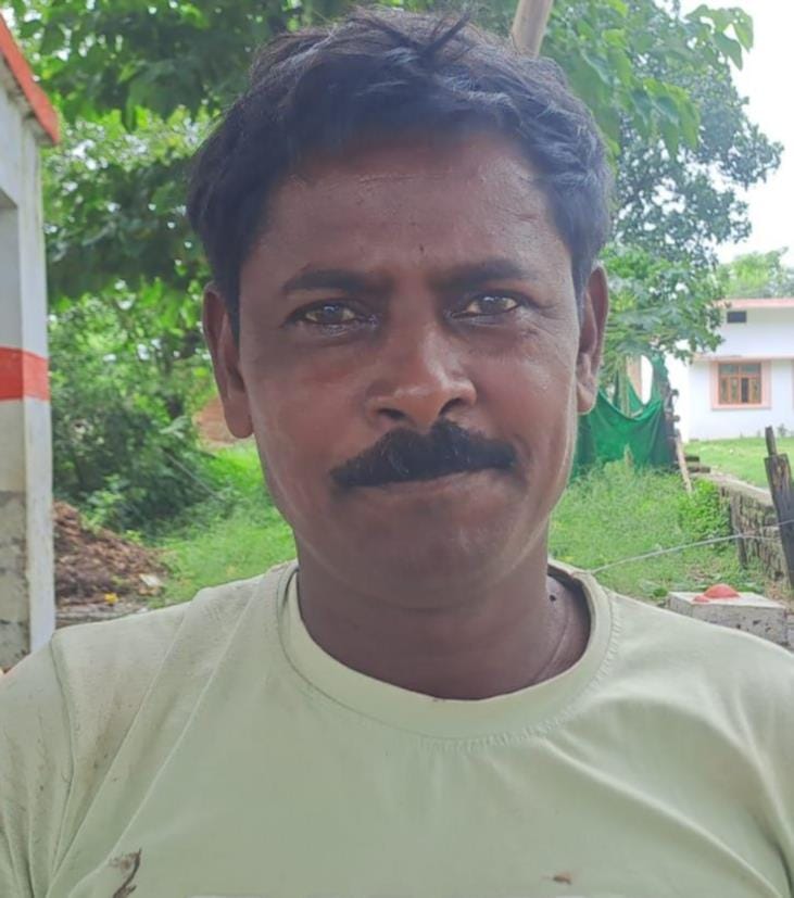 पिपरहवा गांव के पास खेत की कटान करती राप्ती नदी।- पिपरहवा गांव के पास खेत की कटान करती राप्ती नदी।-