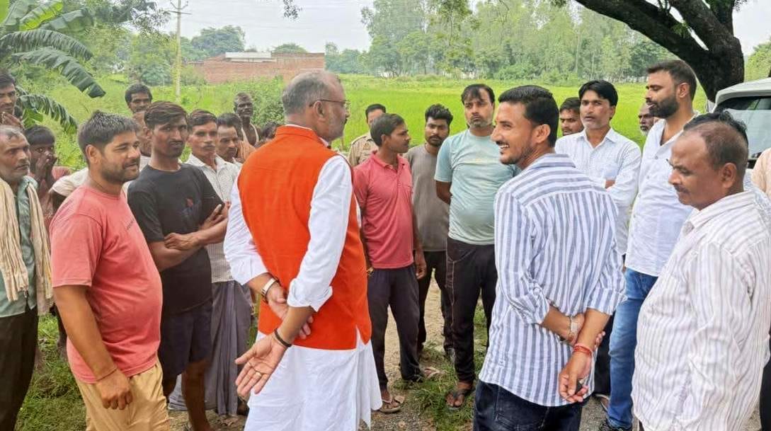 रविवार को मोहल्ला सुभाषनगर की गली में बाढ़ का पानी। संवाद रविवार को मोहल्ला सुभाषनगर की गली में बाढ़ का पानी। संवाद