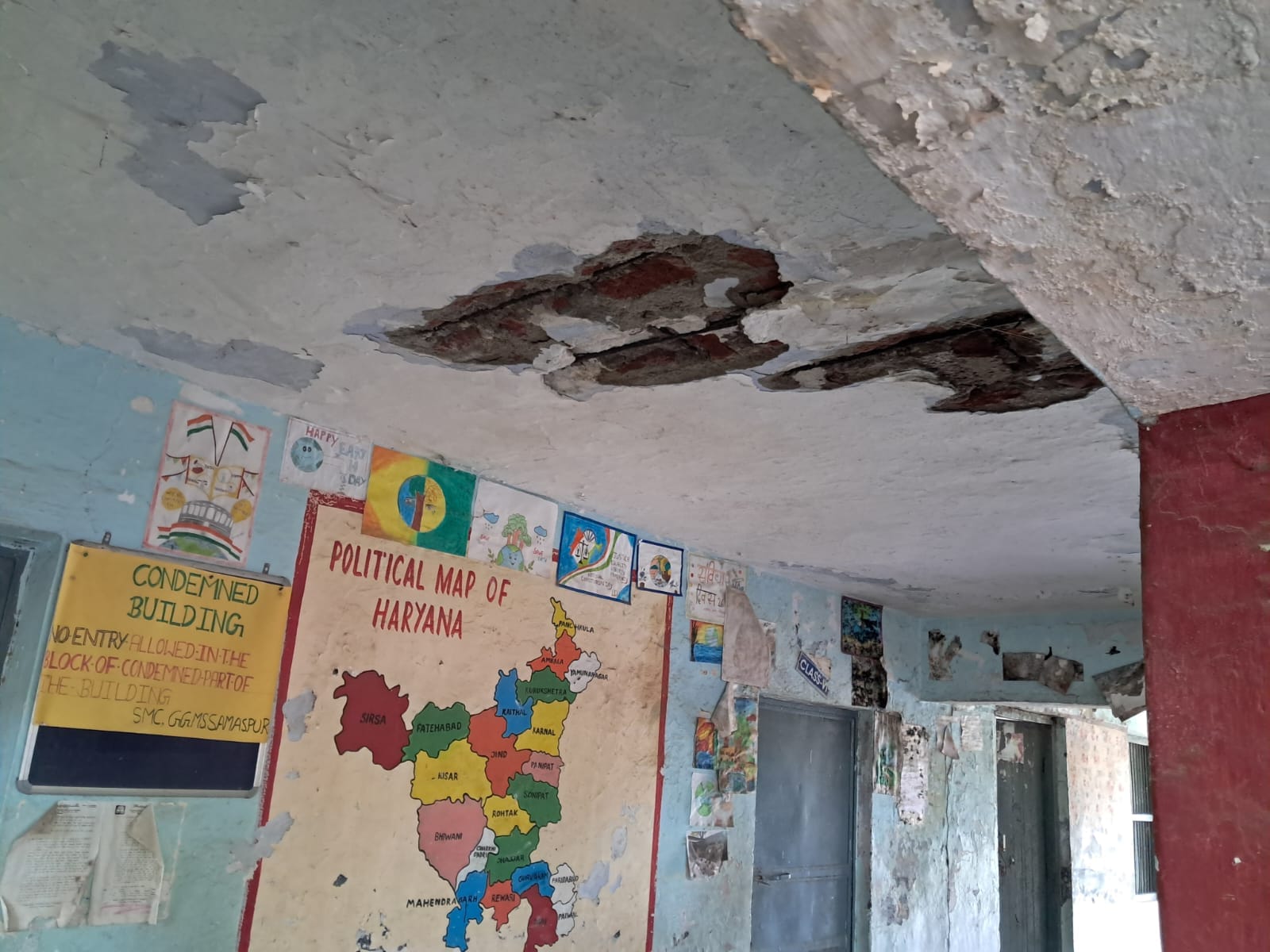समसपुर स्थित राजकीय माध्यमिक विद्यालय की जर्जर इमारत ।संवाद