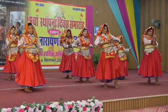 स्थापना दिवस समारोह में प्रस्तुति देती छात्राएं। विज्ञप्ति स्थापना दिवस समारोह में प्रस्तुति देती छात्राएं। विज्ञप्ति