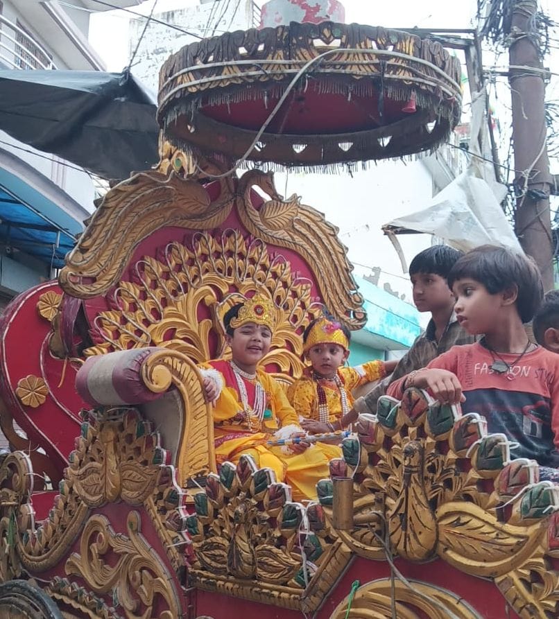 शोभायात्रा में शामिल भोलेनाथ की झांकी। संवाद