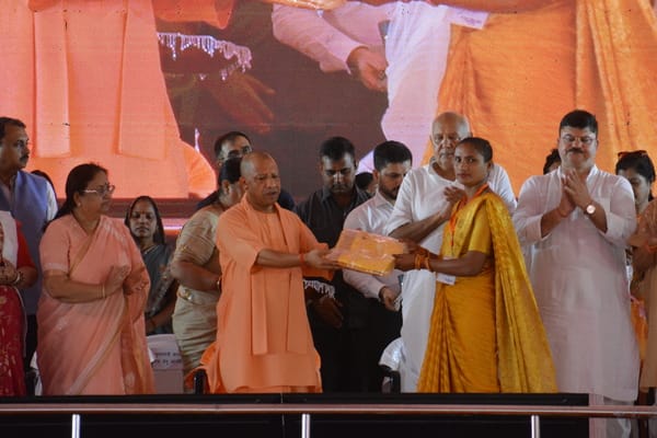 अयोध्या के राजकीय इंटर कॉलेज परिसर में आयोजित आंगनबाड़ी कार्यकर्ता सम्मान एवं नियुक्ति पत्र वि अयोध्या के राजकीय इंटर कॉलेज परिसर में आयोजित आंगनबाड़ी कार्यकर्ता सम्मान एवं नियुक्ति पत्र वि