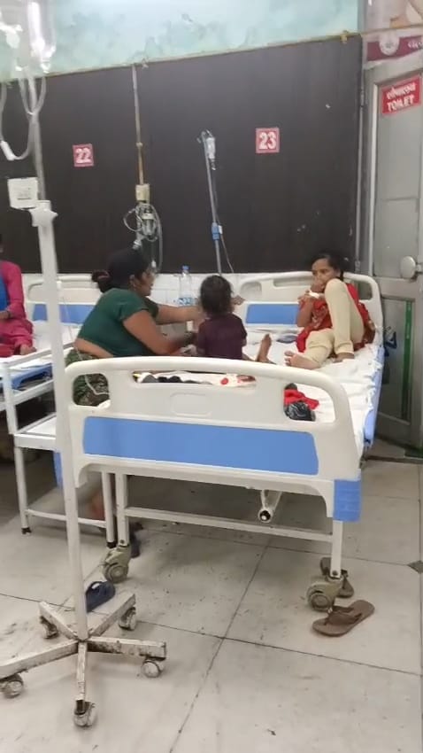 बलरामपुर अस्पताल में भर्ती मरीज। बलरामपुर अस्पताल में भर्ती मरीज।