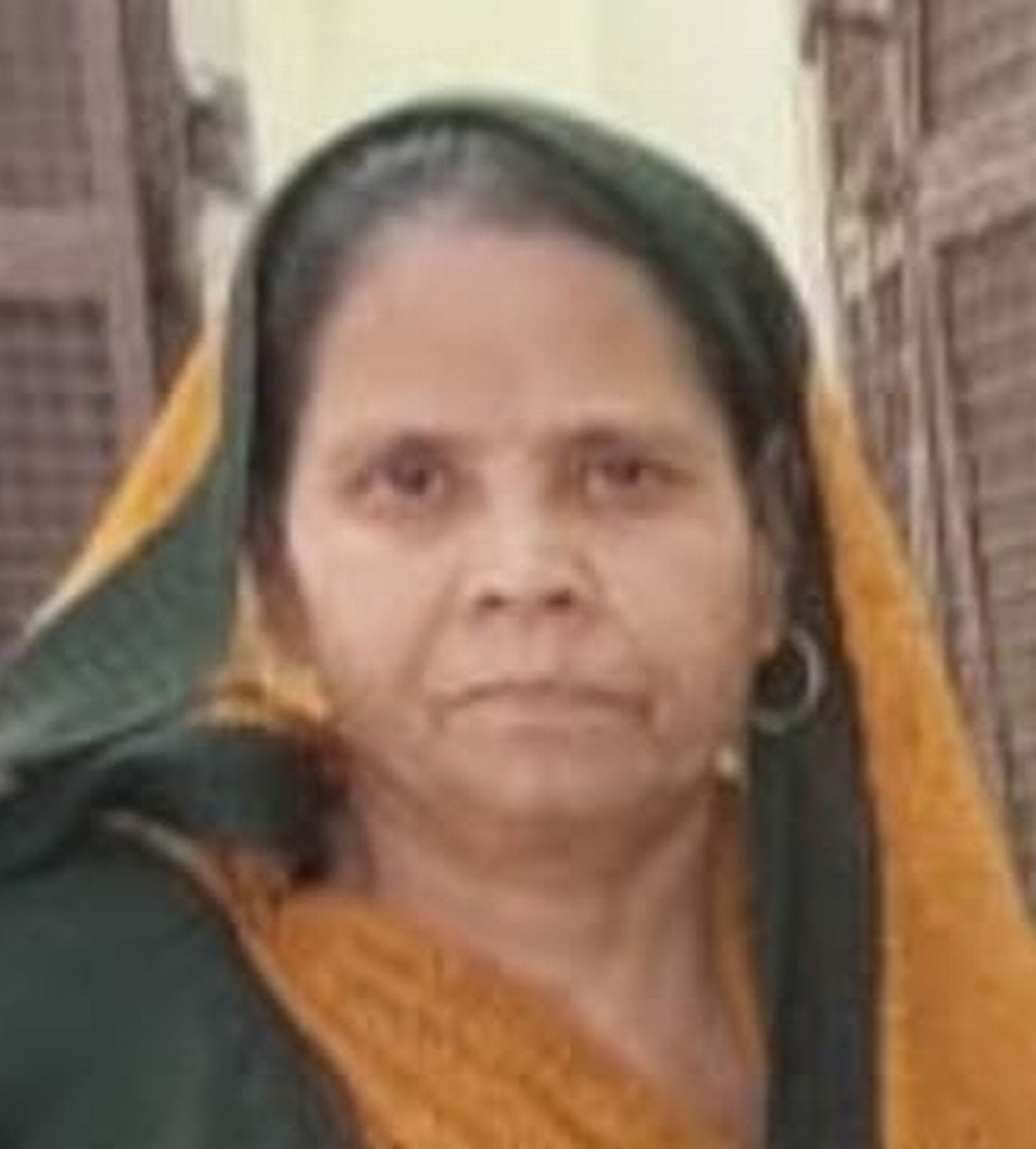 डंपर की टक्कर लगने के बाद पलटा टेंपो और पास ही खड़ा डंपर। संवाद डंपर की टक्कर लगने के बाद पलटा टेंपो और पास ही खड़ा डंपर। संवाद