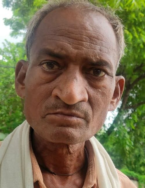 फोटो 07 एमएएचपी 13 परिचय-रिवई गांव में मृतकों के परिजनों से जानकारी लेकर आर्थिक सहायता का भरोस फोटो 07 एमएएचपी 13 परिचय-रिवई गांव में मृतकों के परिजनों से जानकारी लेकर आर्थिक सहायता का भरोस