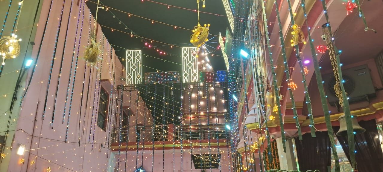 इस्लामनगर -- जन्माष्टमी के बाद एकादशी के अवसर पर कस्बे के प्रमुख मार्गों पर प्रथा के अनुसार फूल