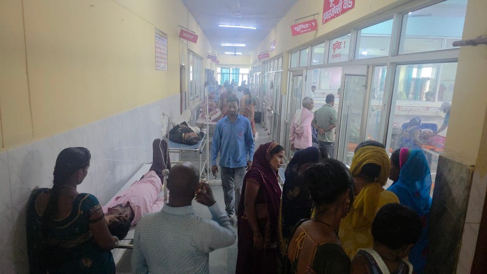 जिला अस्पताल के ट्रॉमा सेंटर में ऑर्थो ओपीडी में लगी मरीजों की भीड़। जिला अस्पताल के ट्रॉमा सेंटर में ऑर्थो ओपीडी में लगी मरीजों की भीड़।