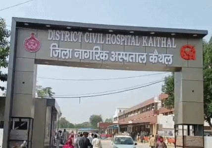 जिला नागरिक अस्पताल में जांच के लिए कतार में खड़े मरीज। संवाद जिला नागरिक अस्पताल में जांच के लिए कतार में खड़े मरीज। संवाद