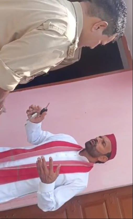 कैराना के अलीपुर में समाजवादी पार्टी के जिला महामंत्री कलीम हसन हाउस अरेस्ट-सपा कार्यकर्ता