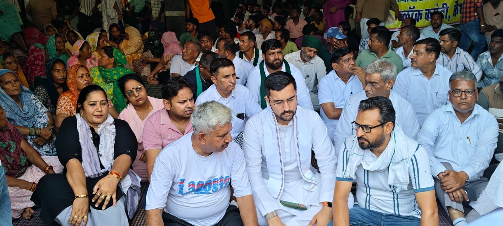 करनाल रोड से ट्राली में कचरा उठवाते हुए। संवाद करनाल रोड से ट्राली में कचरा उठवाते हुए। संवाद