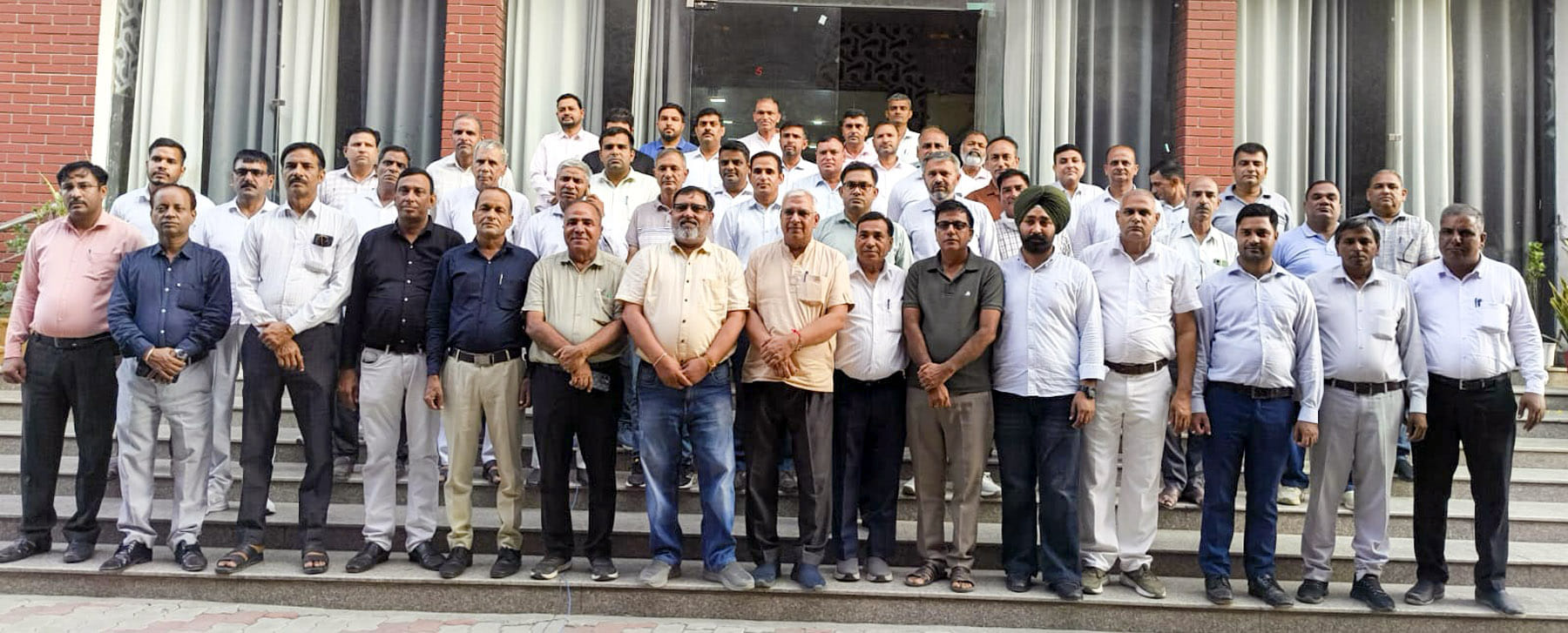 कैथल में बैठक मेंं हिस्सा लेने पहुंचे निजी स्कूल संचालक संघ के  पदाधिकारी-सदस्य। विज्ञप्ति