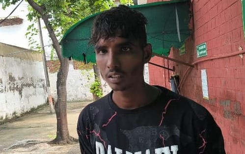 महिला की मौत के बाद अंबाला शहर के नागरिक अस्पताल स्थित मोर्चरी के बाहर कार्रवाई करती पुलिस और महिला की मौत के बाद अंबाला शहर के नागरिक अस्पताल स्थित मोर्चरी के बाहर कार्रवाई करती पुलिस और
