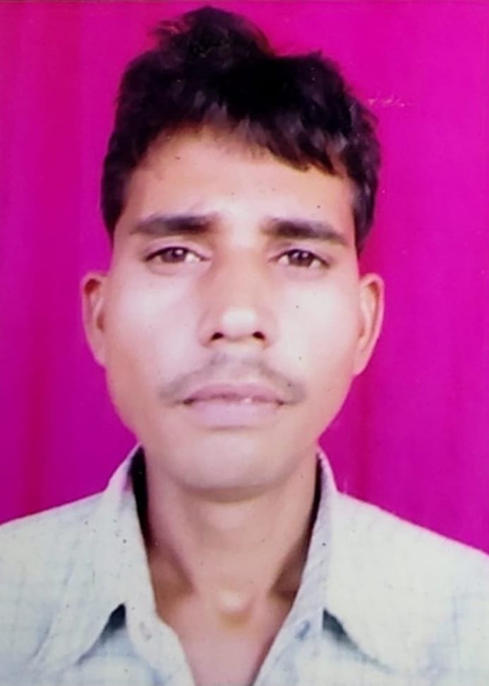 मृतक सुमन प्रजापति के शोकाकुल परिजन। स्रोत: पुलिस मृतक सुमन प्रजापति के शोकाकुल परिजन। स्रोत: पुलिस
