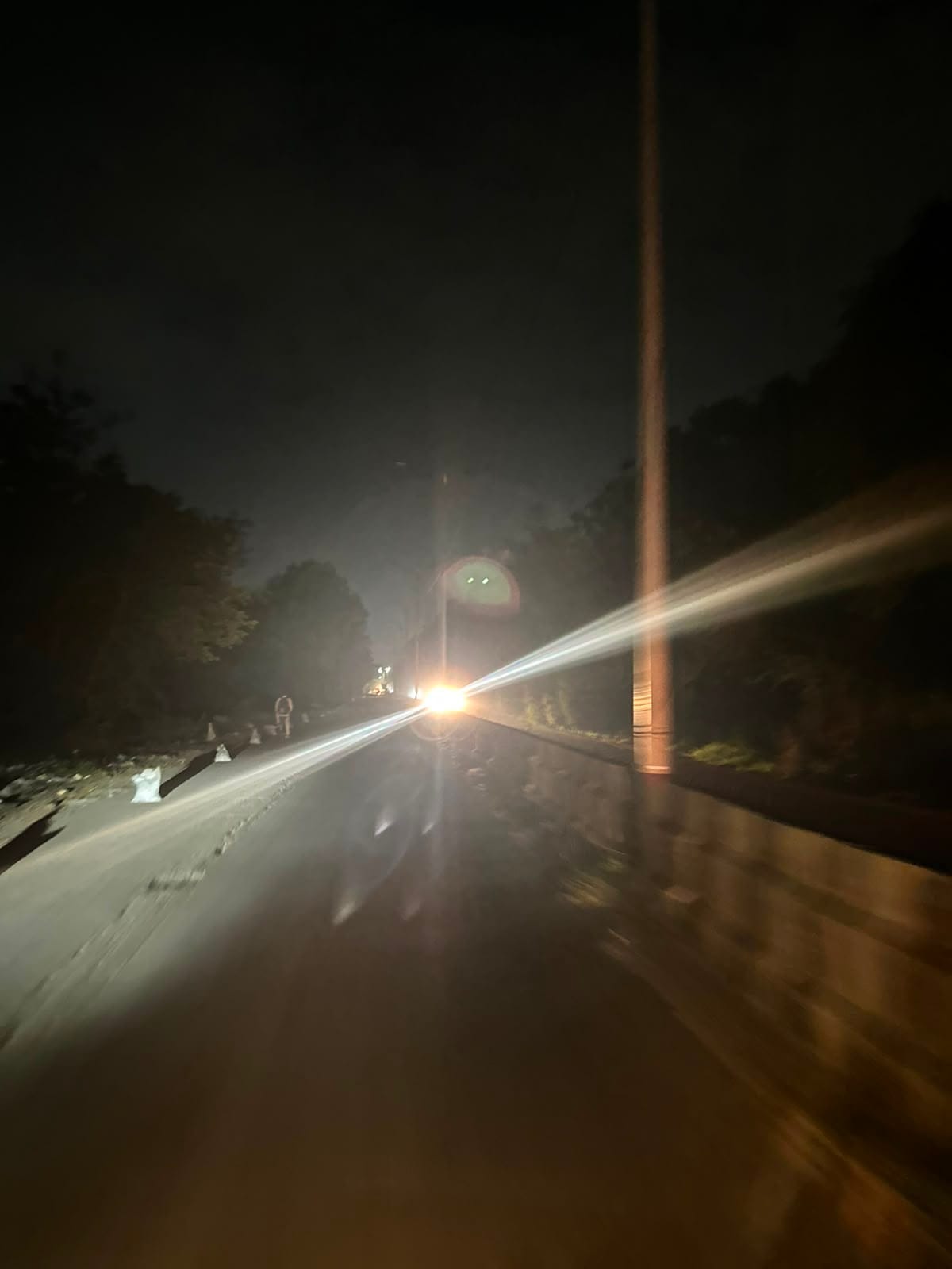पटौदी के मेंन चौक पर पिछले 6 माह से हाई मस्ट लाइट खराब होने से दिन ढलने के साथ ही चौक पर अंधेरा पटौदी के मेंन चौक पर पिछले 6 माह से हाई मस्ट लाइट खराब होने से दिन ढलने के साथ ही चौक पर अंधेरा