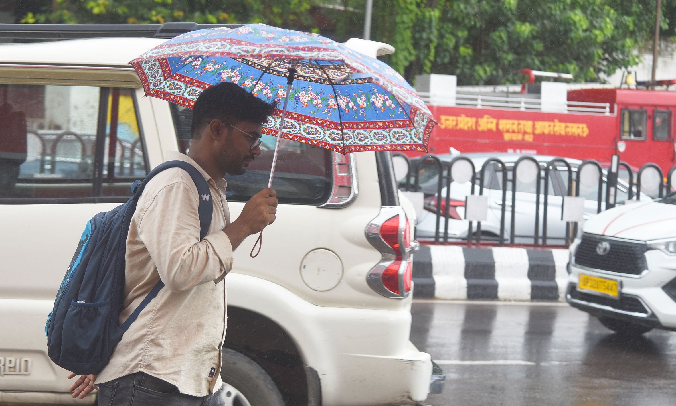 राजधानी मेें सोमवार को बारिश का दौर चला। 