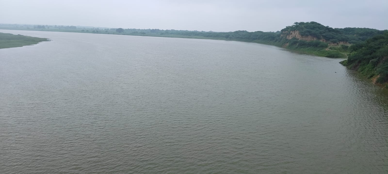 सिकरोड़ी घाट का निरीक्षण करते एसडीएम अजीतमल निखिल राजपूत। स्रोत:कर्मी सिकरोड़ी घाट का निरीक्षण करते एसडीएम अजीतमल निखिल राजपूत। स्रोत:कर्मी