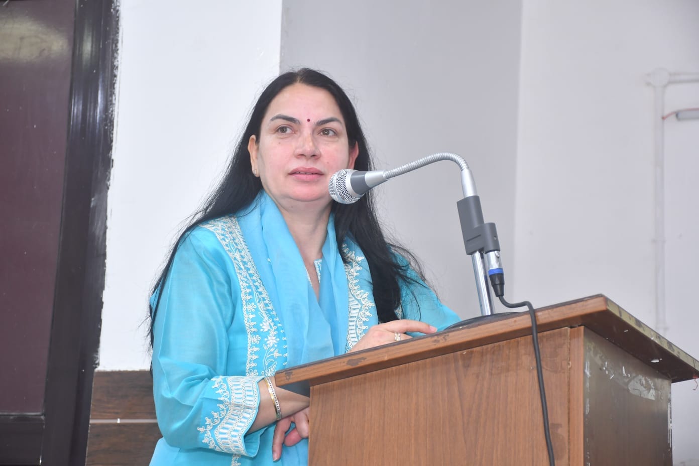 08jjrp12- अमर उजाला की तरफ से संवाद भवन में आयोजित कार्यक्रम में विजेता विद्यार्थियों को सम्मा