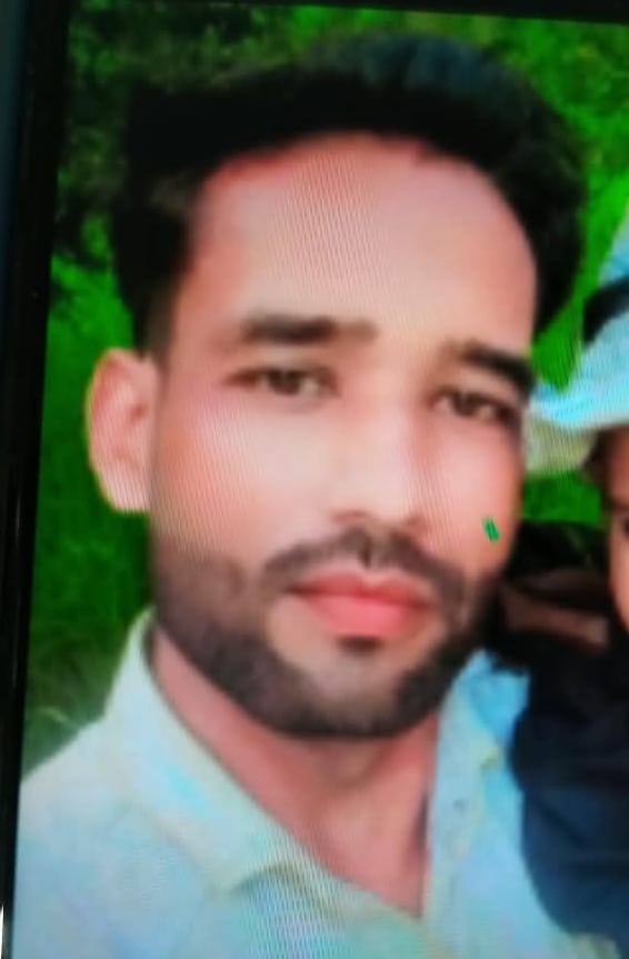 अनूप की मौत की सूचना पर परिजनों का रो-रोकर हुआ बुरा हाल। अनूप की मौत की सूचना पर परिजनों का रो-रोकर हुआ बुरा हाल।
