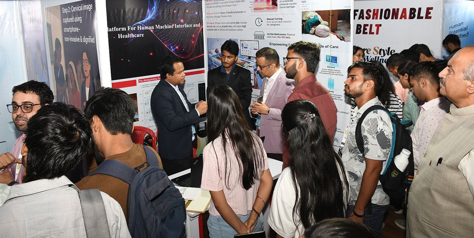 एकेटीयू स्टार्टअप संवाद 3.0 में 50 से अधिक इन्क्यूबेशन सेंटरों के स्टार्टअप्स ने दिखाए उत्पाद। एकेटीयू स्टार्टअप संवाद 3.0 में 50 से अधिक इन्क्यूबेशन सेंटरों के स्टार्टअप्स ने दिखाए उत्पाद।