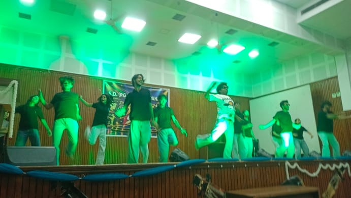एसडी पीजी कॉलेज में टैलेंट शो में हरियाणवीं नृत्य की प्रस्तुति देते प्रतिभागी। संवाद एसडी पीजी कॉलेज में टैलेंट शो में हरियाणवीं नृत्य की प्रस्तुति देते प्रतिभागी। संवाद