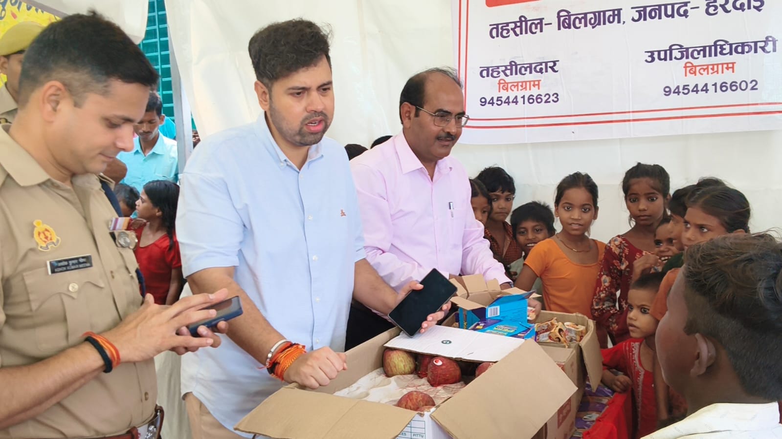 फोटो 18: मदारी पुरवा की आबादी में पहुंचा बाढ़ का पानी। संवाद फोटो 18: मदारी पुरवा की आबादी में पहुंचा बाढ़ का पानी। संवाद