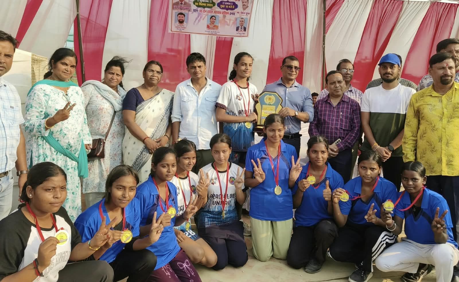फोटो-21-वॉलीबॉल प्रतियोगिता में प्रतिभाग करते खिलाड़ी। स्रोत: आयोजक। फोटो-21-वॉलीबॉल प्रतियोगिता में प्रतिभाग करते खिलाड़ी। स्रोत: आयोजक।