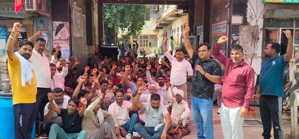फोटो-53: बहादुरगढ़ के पुराना कोर्ट रोड पर पड़ा कूड़ा। संवाद फोटो-53: बहादुरगढ़ के पुराना कोर्ट रोड पर पड़ा कूड़ा। संवाद