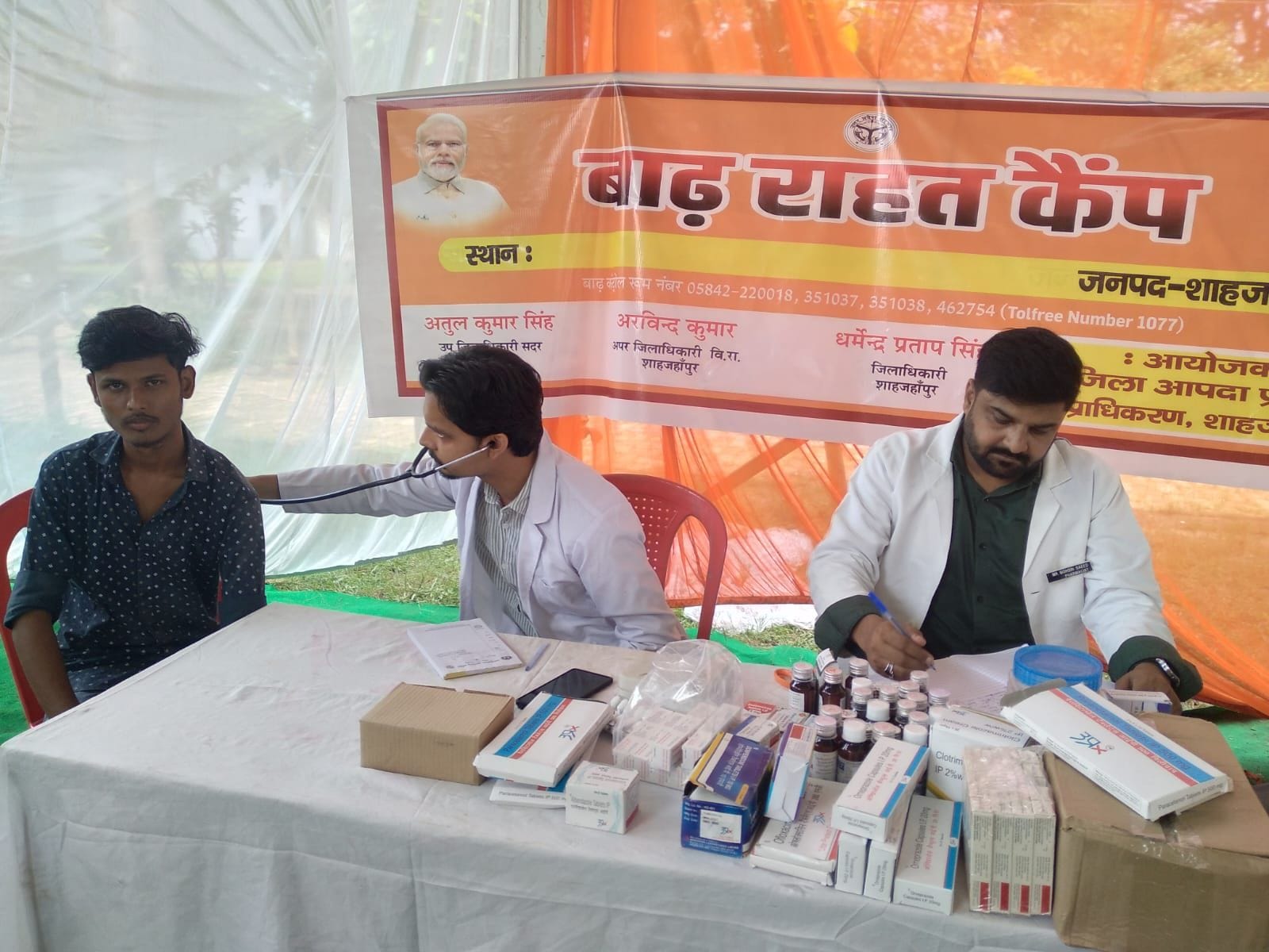 हनुमत धाम में खन्नौत नदी का जलस्तर बढ़ गया है। सुरक्षा के मद्देनजर मंदिर प्रबंधन ने दोनों मुख्य हनुमत धाम में खन्नौत नदी का जलस्तर बढ़ गया है। सुरक्षा के मद्देनजर मंदिर प्रबंधन ने दोनों मुख्य