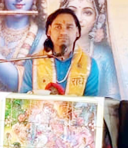कांट में दही हांडी फोड़ने की कोशिश करते युवा। संवाद