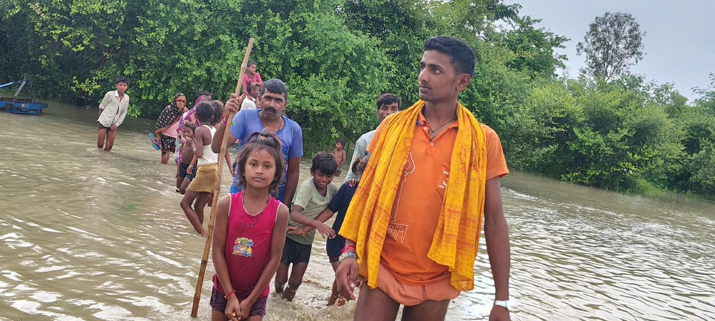 महसी के गांवों में बाढ़ से बिगड़े हालात। महसी के गांवों में बाढ़ से बिगड़े हालात।