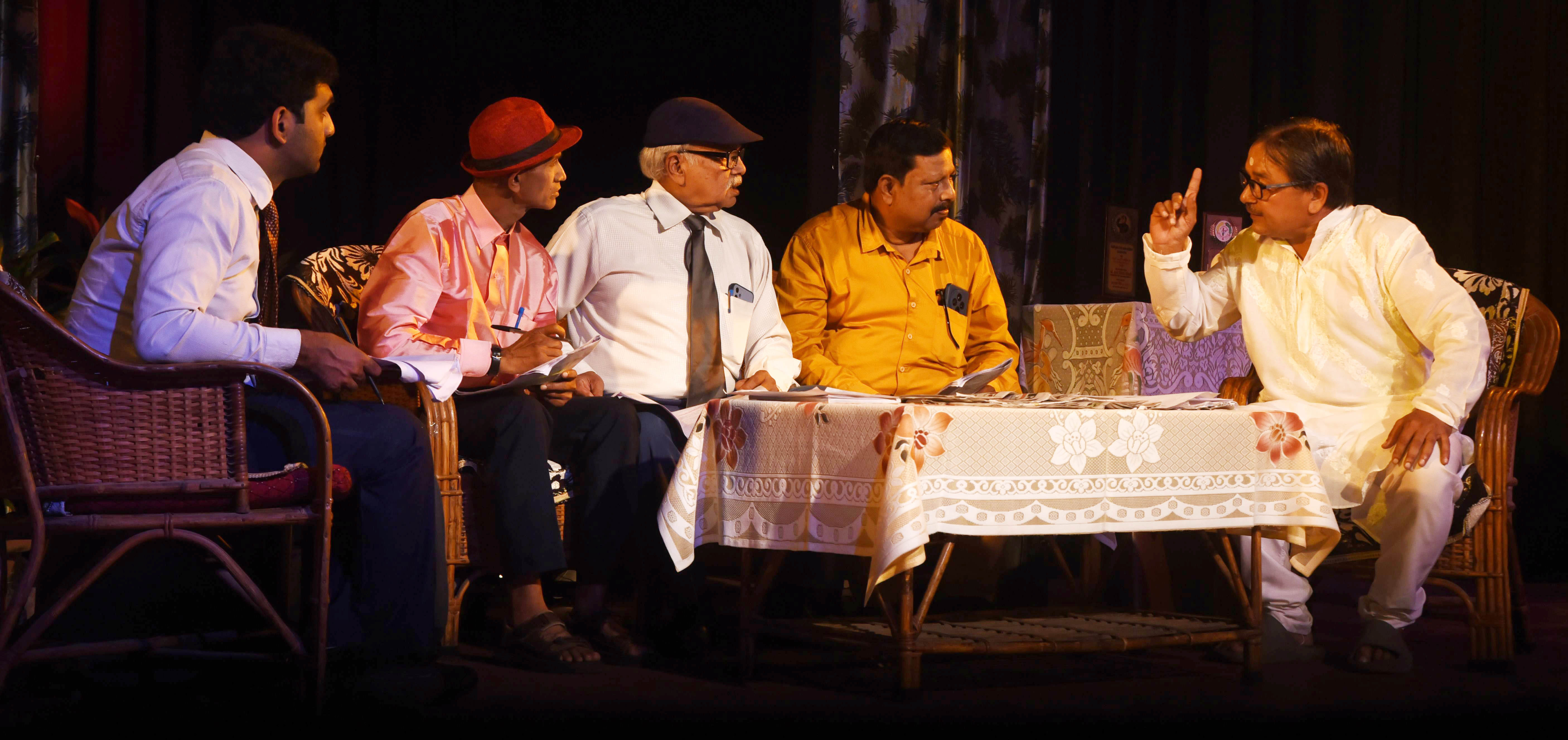 संवेदनहीन होते रिश्तों पर नाटक ने किया करारा प्रहार संवेदनहीन होते रिश्तों पर नाटक ने किया करारा प्रहार