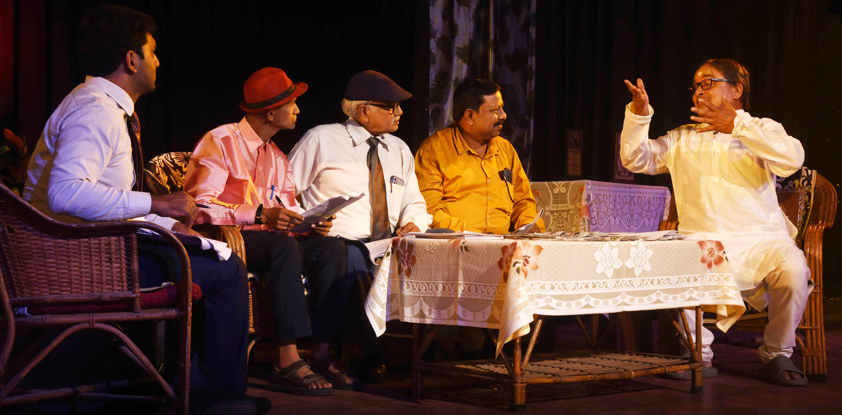 संवेदनहीन होते रिश्तों पर नाटक ने किया करारा प्रहार संवेदनहीन होते रिश्तों पर नाटक ने किया करारा प्रहार