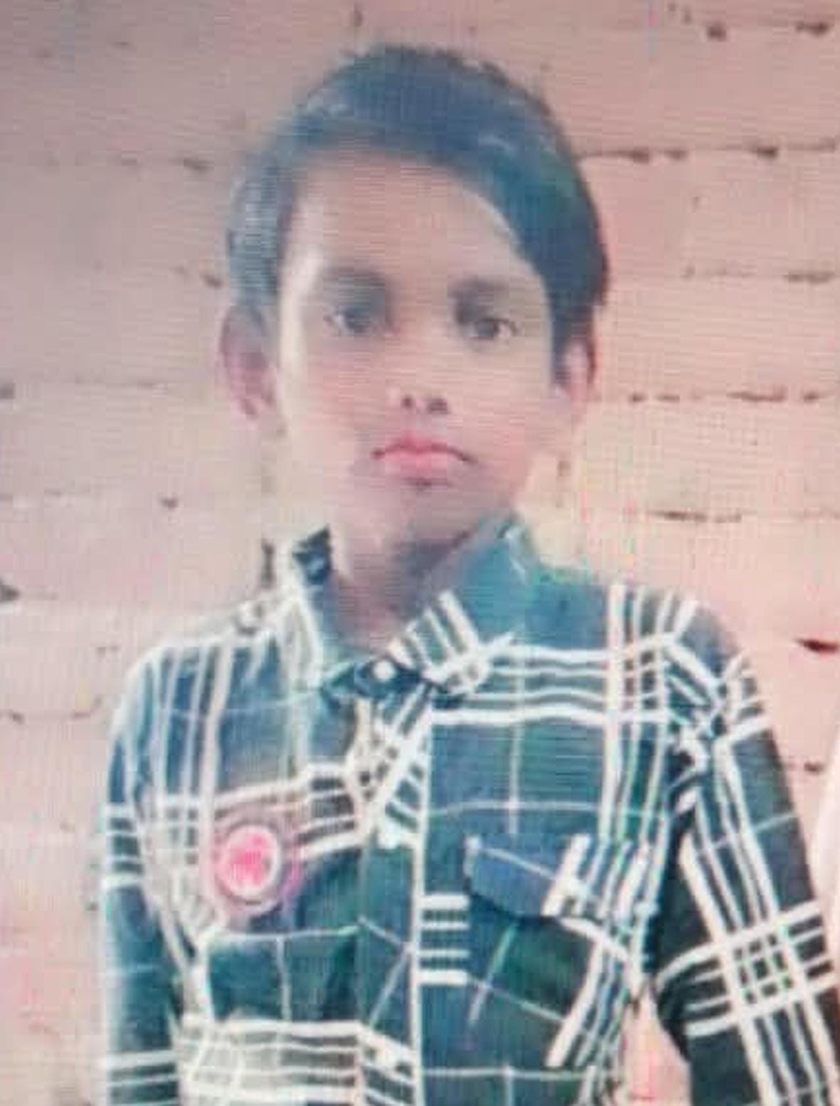 तेंदुए के हमले में जान गंवाने वाला मासूम व गमजदा परिवार। तेंदुए के हमले में जान गंवाने वाला मासूम व गमजदा परिवार।