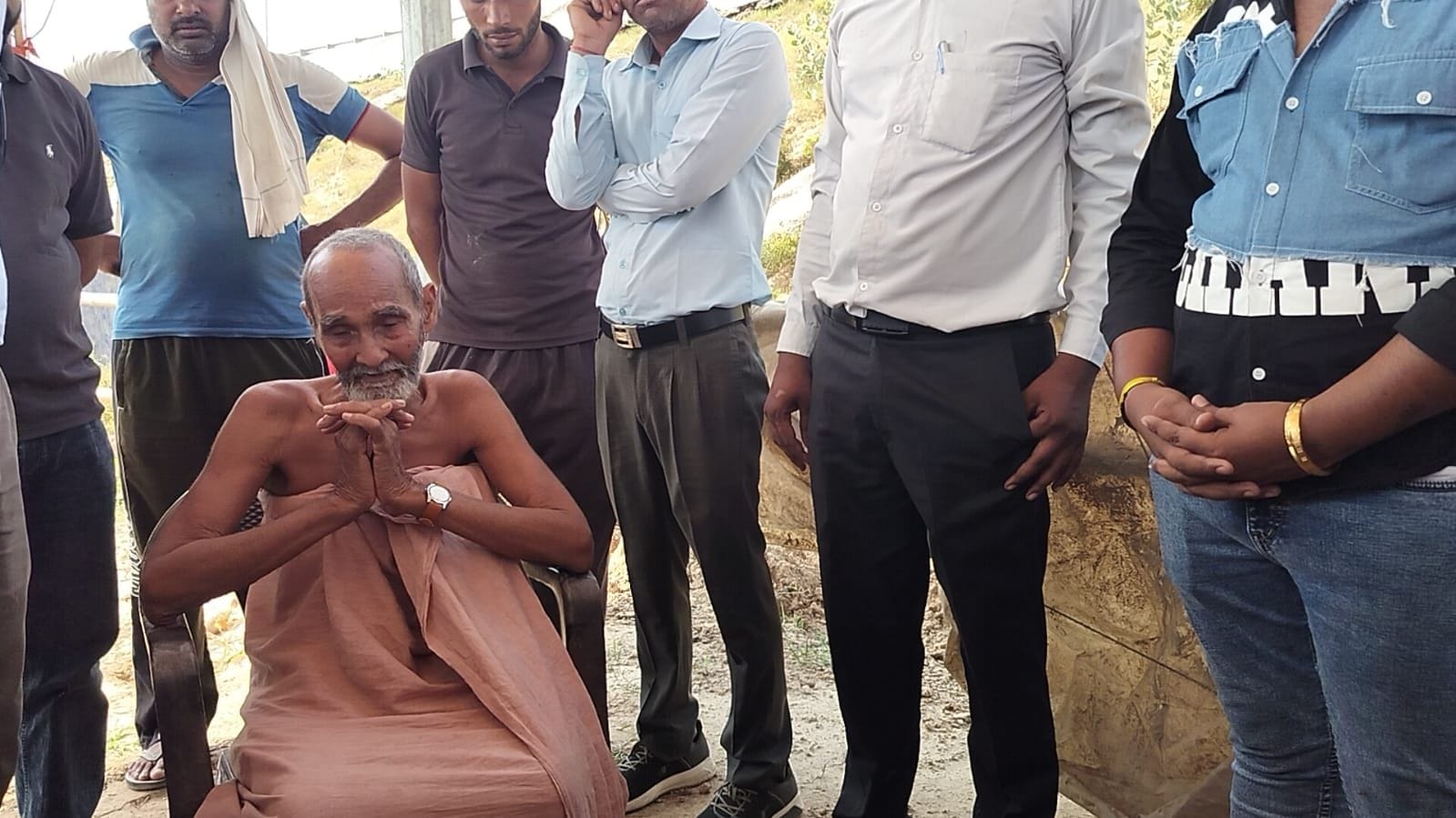 09जेएनडी07: प्रशासनिक कार्रवाई कर तोड़ी गई अस्थाई गोशाला।संवाद 09जेएनडी07: प्रशासनिक कार्रवाई कर तोड़ी गई अस्थाई गोशाला।संवाद
