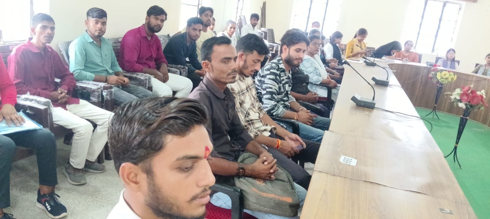 आईटीआई में आयोजित रोजगार मेले में अभ्यर्थियों का साक्षात्कार लेते कंपनी के प्रतिनिधि। आईटीआई में आयोजित रोजगार मेले में अभ्यर्थियों का साक्षात्कार लेते कंपनी के प्रतिनिधि।