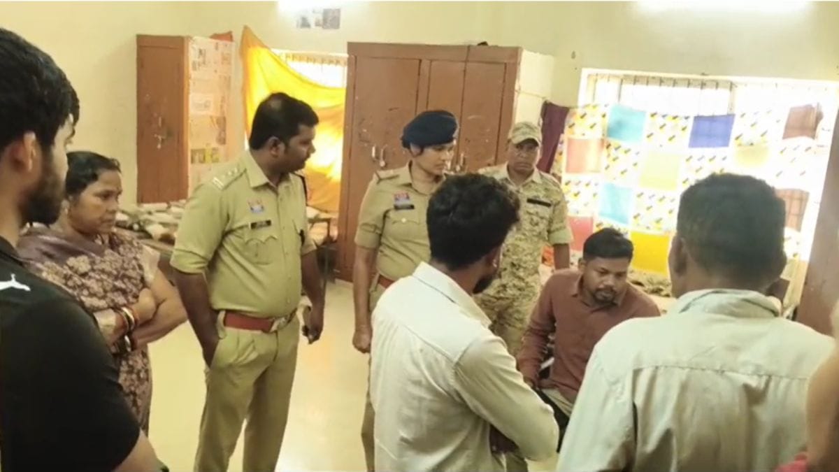 एकलव्य विद्यालय में सनसनी एकलव्य विद्यालय में सनसनी