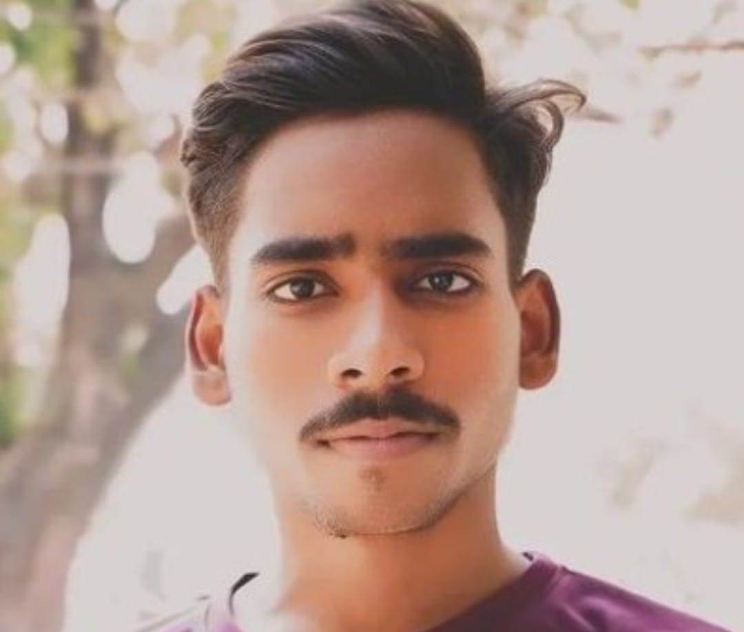 फोटो कैप्शन: करंट की चपेट में आने से मृत दिनेश पटेल की फाइल फोटो।