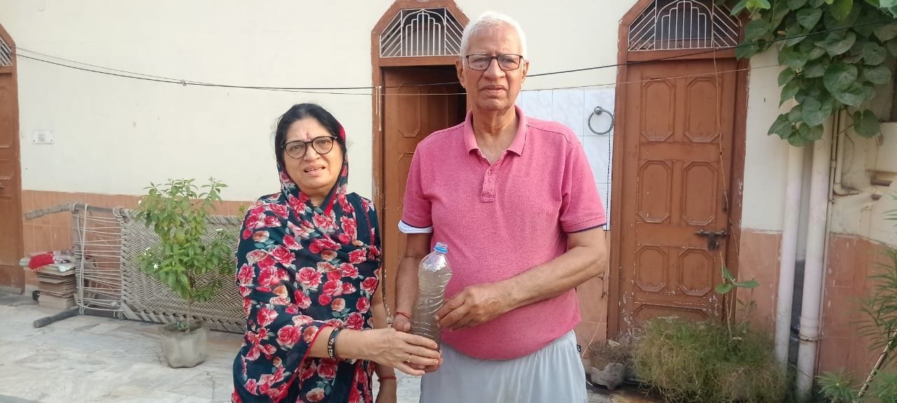 फोटो संख्या:54- मोहल्ला पड़ाव में बर्तन में भरा गंदा पानी--संवाद फोटो संख्या:54- मोहल्ला पड़ाव में बर्तन में भरा गंदा पानी--संवाद