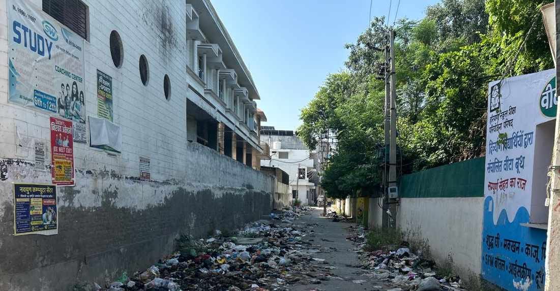फतेहाबाद में बाल भवन के सामने कचरा उठने के बाद हालात फतेहाबाद में बाल भवन के सामने कचरा उठने के बाद हालात