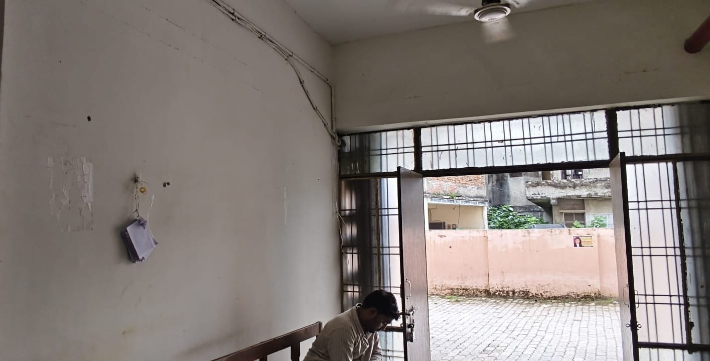 जिला विद्यालय निरीक्षक कार्यालय में शिकायत पेटिका नहीं दिखी। संवाद जिला विद्यालय निरीक्षक कार्यालय में शिकायत पेटिका नहीं दिखी। संवाद