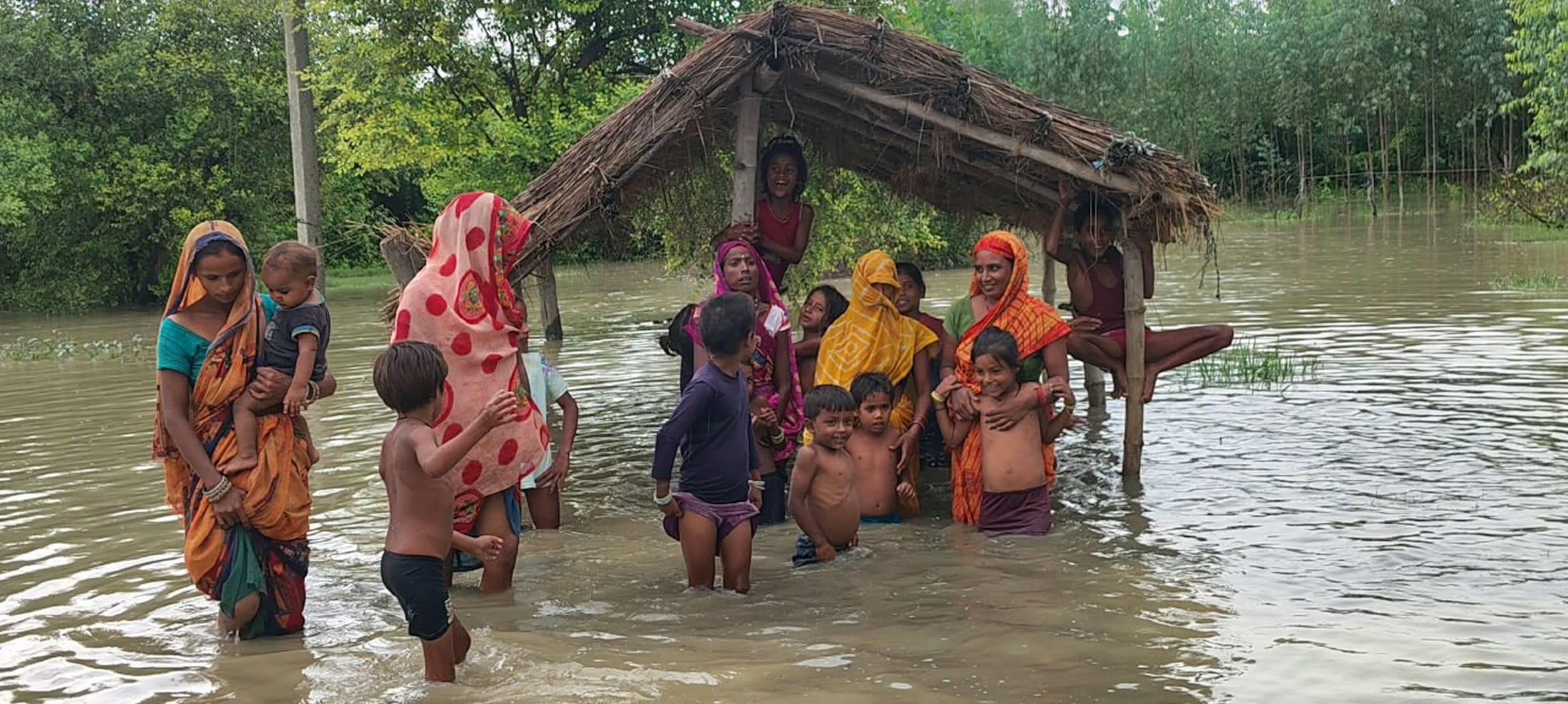 महसी व मिहींपुरवा के गांवों में भरा पानी।