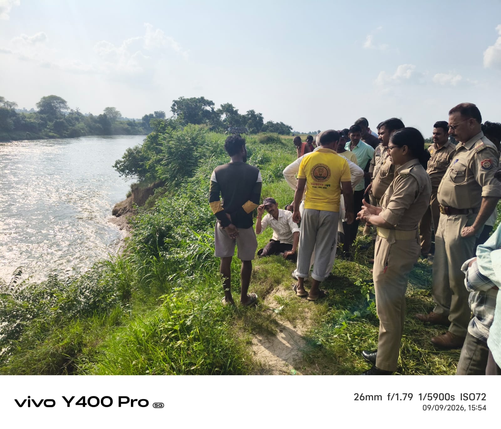 नारायणी नदी पर बना चैकडैम जिससे गुजरते समय फिसलकर नदी में गिरकर डूब गया सोनू सहरिया। नारायणी नदी पर बना चैकडैम जिससे गुजरते समय फिसलकर नदी में गिरकर डूब गया सोनू सहरिया।