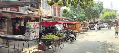 ओल्ड फरीदाबाद मार्केट मे दुकानदारों ने किया अतिक्रमण जिसके कारण लगता है जाम। संवाद ओल्ड फरीदाबाद मार्केट मे दुकानदारों ने किया अतिक्रमण जिसके कारण लगता है जाम। संवाद