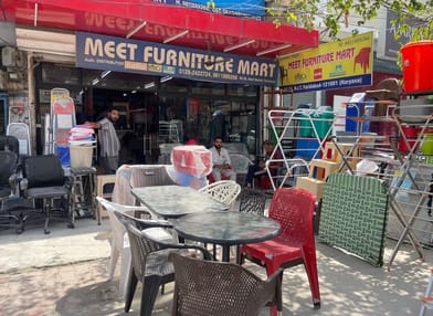 ओल्ड फरीदाबाद मार्केट मे दुकानदारों ने किया अतिक्रमण जिसके कारण लगता है जाम। संवाद ओल्ड फरीदाबाद मार्केट मे दुकानदारों ने किया अतिक्रमण जिसके कारण लगता है जाम। संवाद
