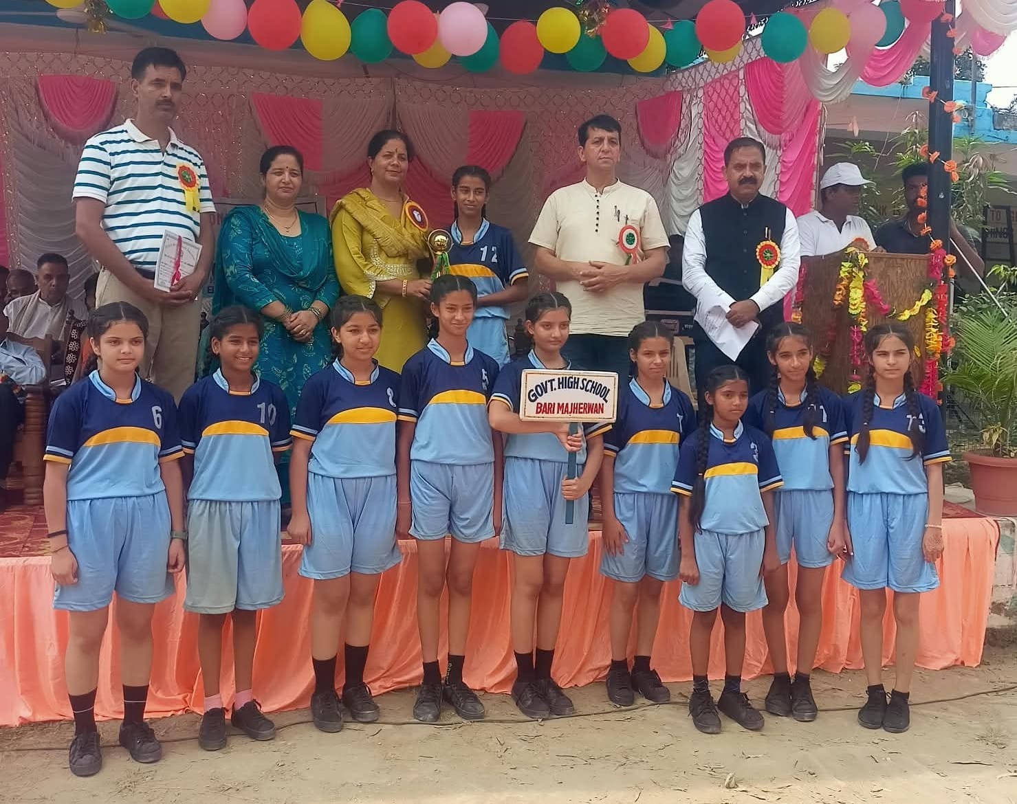 राजकीय उच्च पाठशाला कल्लर में आयोजित खेलकूद प्रतियोगिता में विजेता खिलाड़ियों को सम्मानित करते राजकीय उच्च पाठशाला कल्लर में आयोजित खेलकूद प्रतियोगिता में विजेता खिलाड़ियों को सम्मानित करते