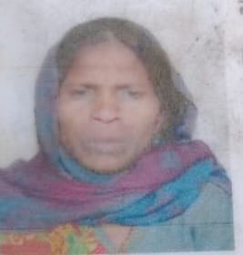 सगरा सुंदरपुर के ओरी का पुरवा गांव में घटना के बाद जुटी ग्रामीणों की भीड़। संवाद सगरा सुंदरपुर के ओरी का पुरवा गांव में घटना के बाद जुटी ग्रामीणों की भीड़। संवाद